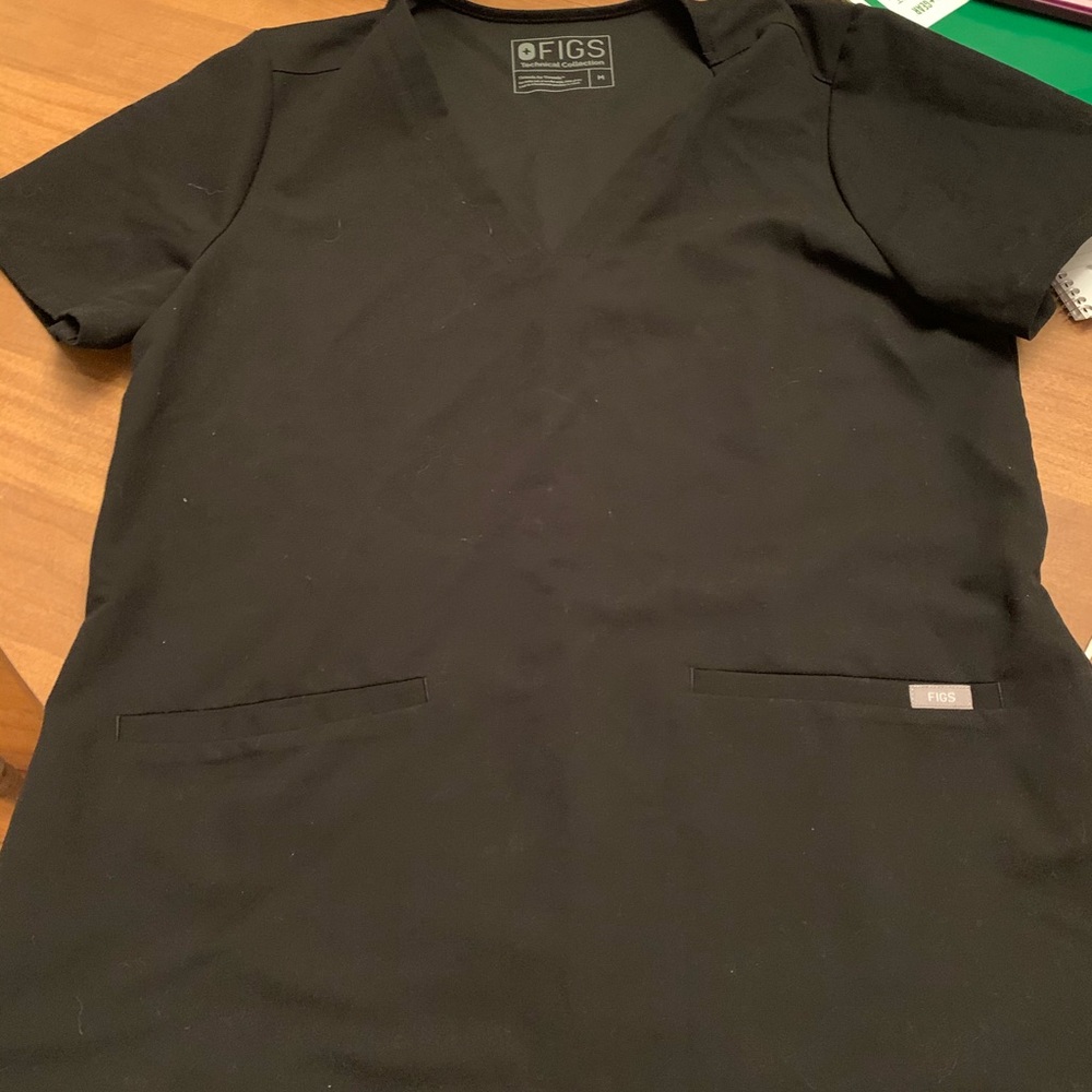 Figs black scrub top size medium